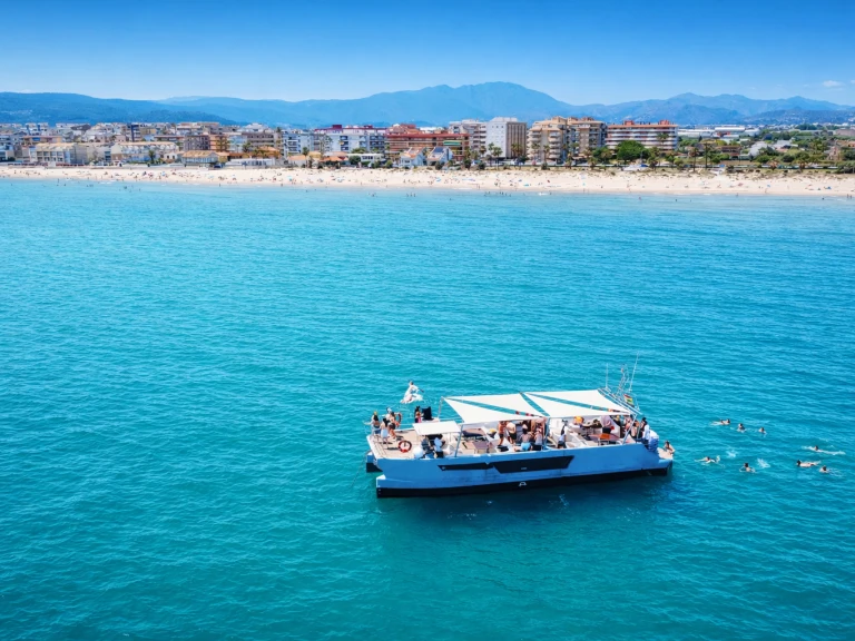Serenity Catamarán mieten Puerto Marina Benalmadena
