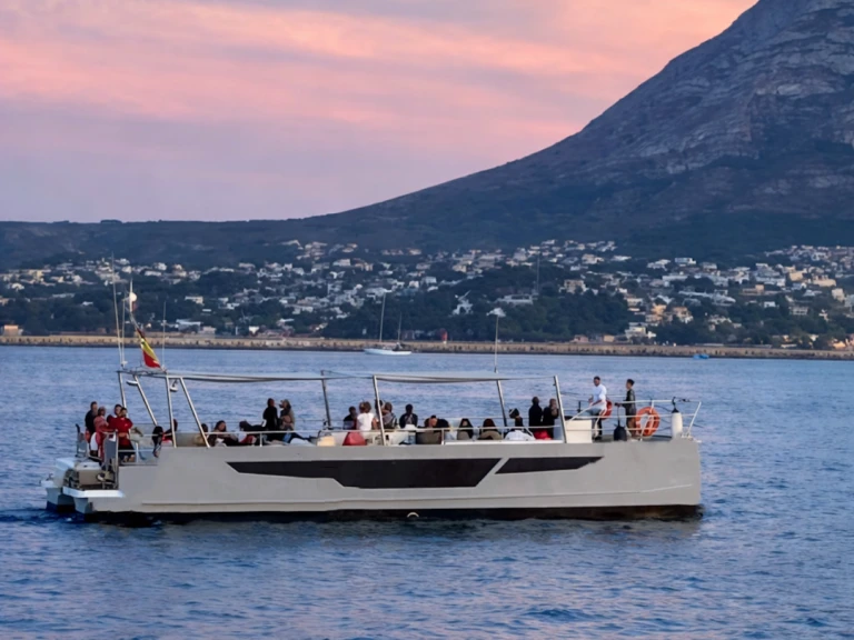 YachtCharter in Puerto Marina Benalmadena - Serenity Catamarán auf SamBoat