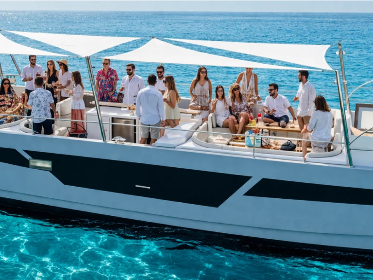 Ein Serenity Catamarán mieten in Puerto Marina Benalmadena