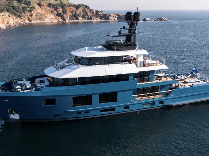 Ein King Benji  First 45 mieten in Saint-Tropez