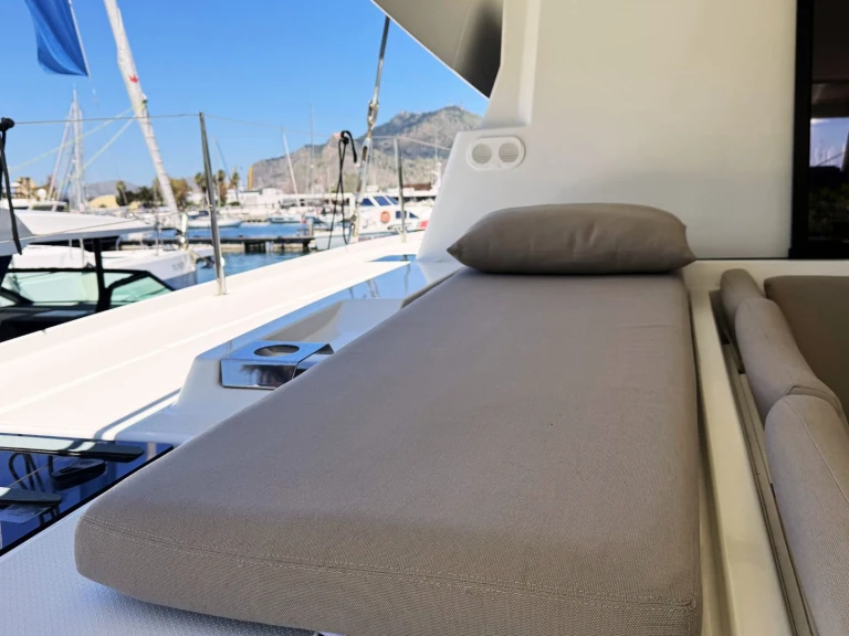 Ein Fountaine Pajot Elba 45 mieten in Palermo