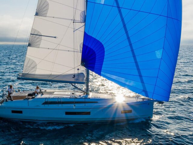 Segelboot mit oder ohne Skipper Bénéteau mieten in Salerno