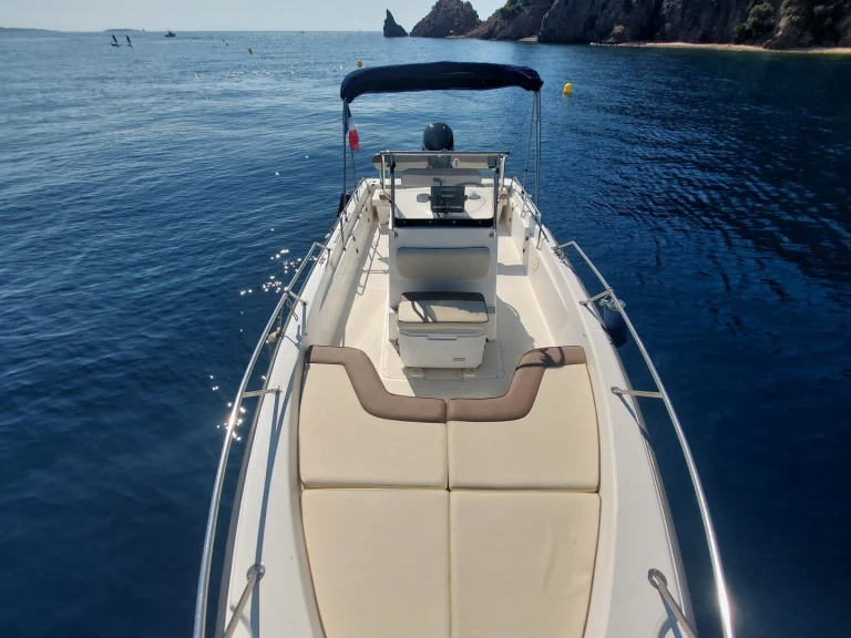 Motorboot mieten in Port de la Rague - Boston Whaler Boston Whaler 220 Dauntless