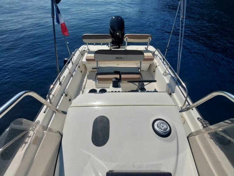 Motorboot mit oder ohne Skipper Boston Whaler mieten in Port de la Rague
