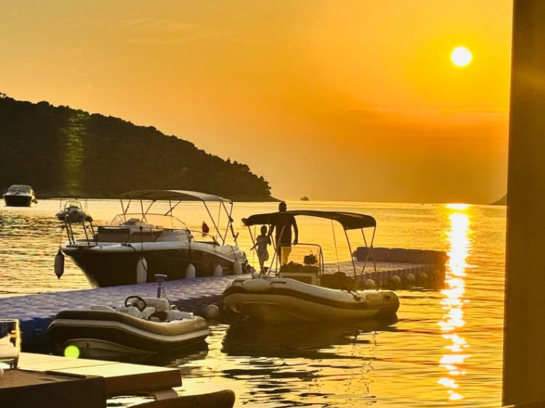 Motorboot mieten in Dubrovnik - Jeanneau cap camarat 7.5WA
