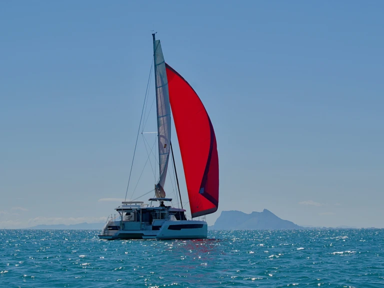 Katamaran mieten in Puerto Sotogrande zum besten Preis