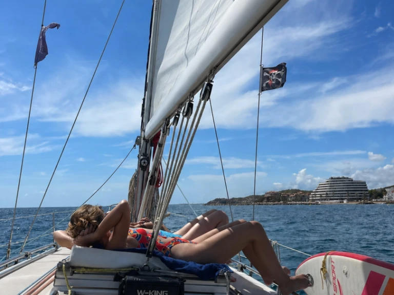 Ein Bavaria Bavaria 38 Cruiser mieten in Sitges