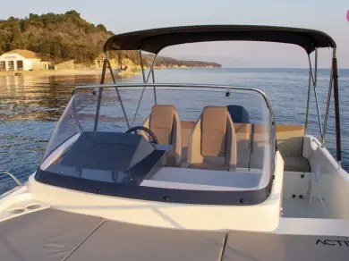 YachtCharter in Kolýmpia - Quicksilver Activ 675 Sundeck auf SamBoat