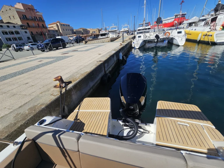 Ein Quicksilver Activ 755 Sundeck mieten in Propriano