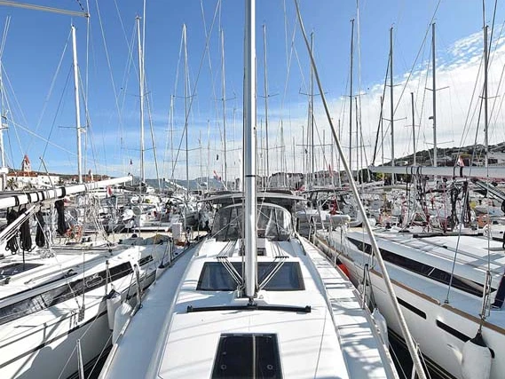 Ein Dufour Dufour 382 Grand Large mieten in Pula