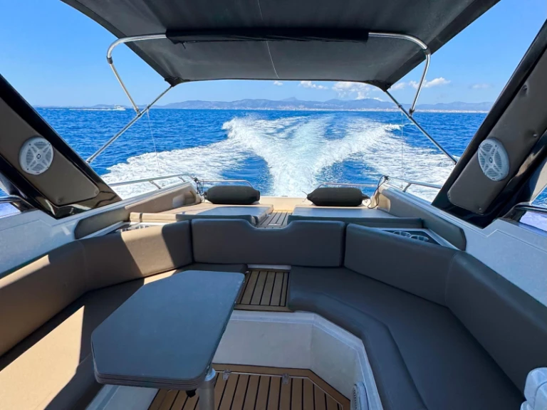 Vermietung Motorboot Sunseeker mit Führerschein