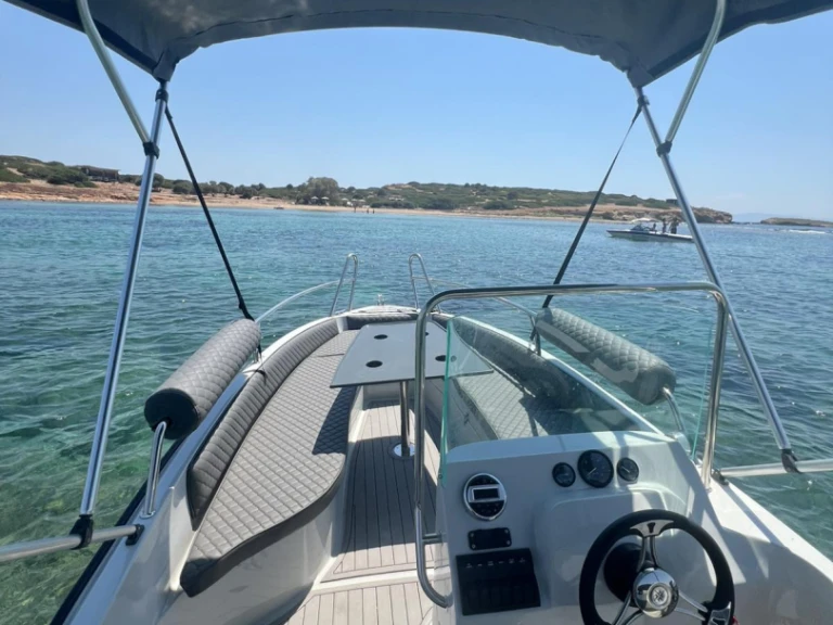 Motorboot mit oder ohne Skipper ISATEK TEKNE mieten in Glyfáda