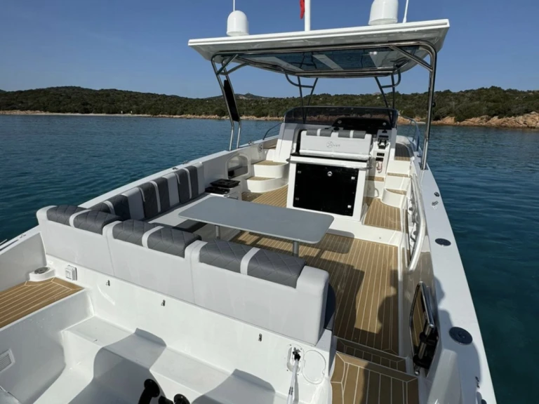 Motorboot mieten in Marina di Portisco zum besten Preis
