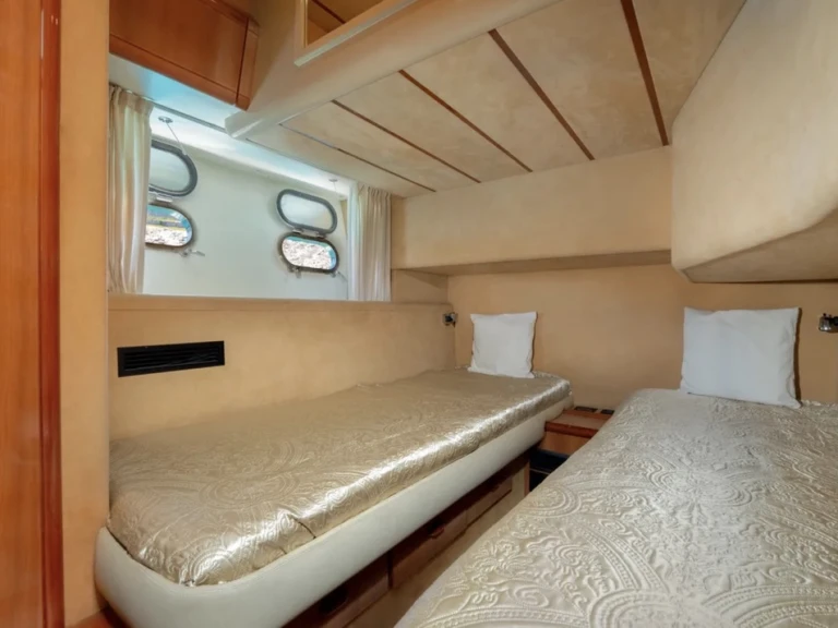 Boot mieten Mykonos (City) günstig Ferretti 480
