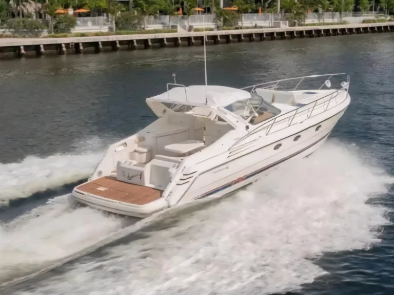 Vermietung Motorboot Sealine mit Führerschein