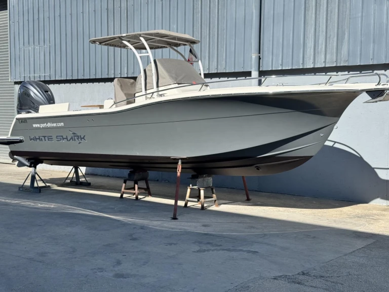 Motorboot mit oder ohne Skipper White Shark mieten in Bandol