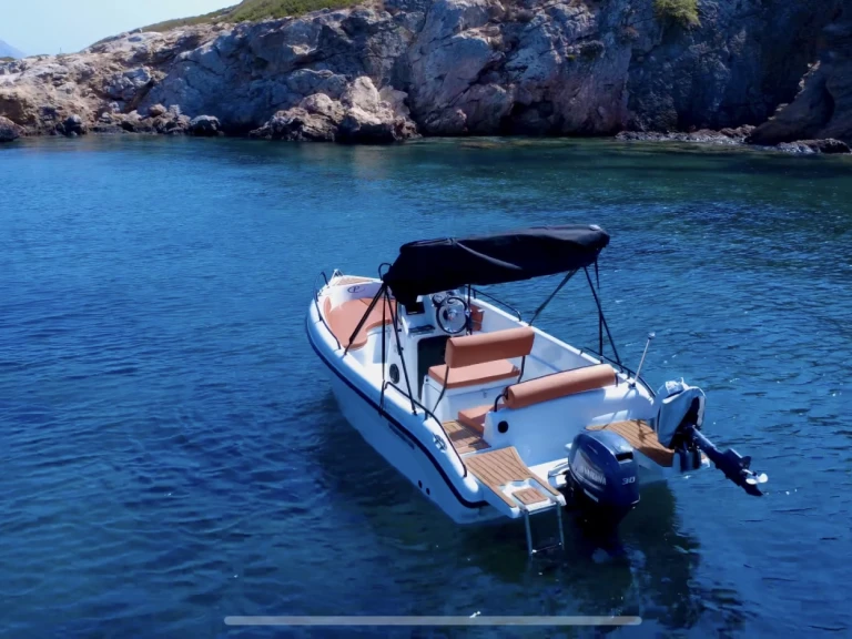 Motorboot mieten in Anávyssos zum besten Preis