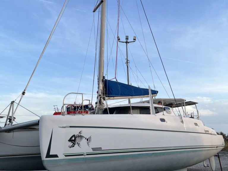 YachtCharter in Port-Saint-Louis-du-Rhône - Fountaine Pajot Athena 38 auf SamBoat