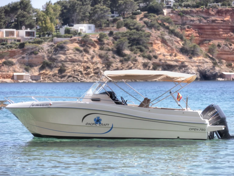 Ein Pacific Craft sun cruiser 750 mieten in Marina Santa Eulàlia