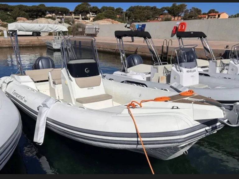 Ein Capelli Tempest 700 Sun mieten in Frankreich