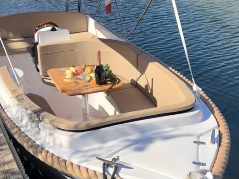 Motorboot mit oder ohne Skipper Kruger Delta mieten in Frankreich