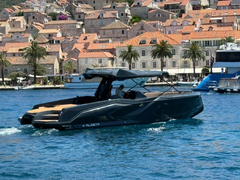 Motorboot mieten in Hvar zum besten Preis