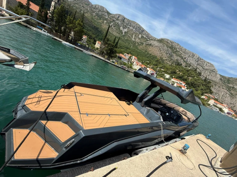 Ein Alesta Raptor mieten in Hvar