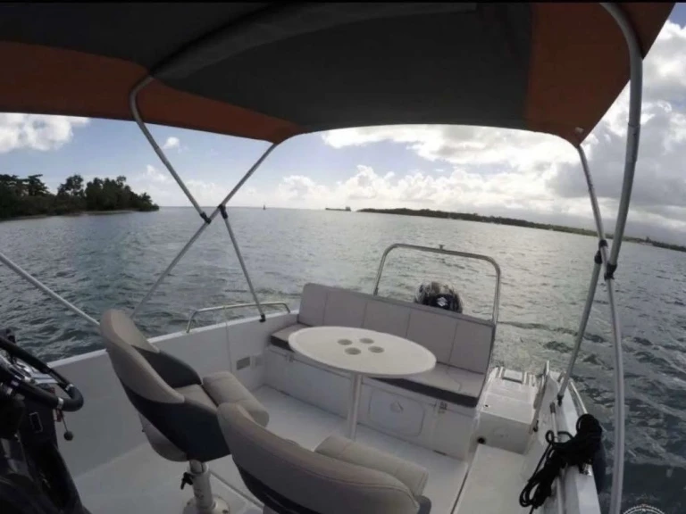 Motorboot mit oder ohne Skipper Quicksilver mieten in Marseille