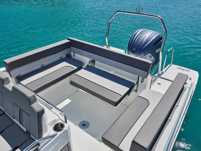Motorboot mit oder ohne Skipper Jeanneau mieten in Antibes