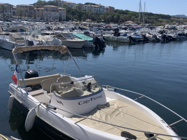 Ein B2 Marine Cap Ferret 552 Sun Deck mieten in Six-Fours-les-Plages