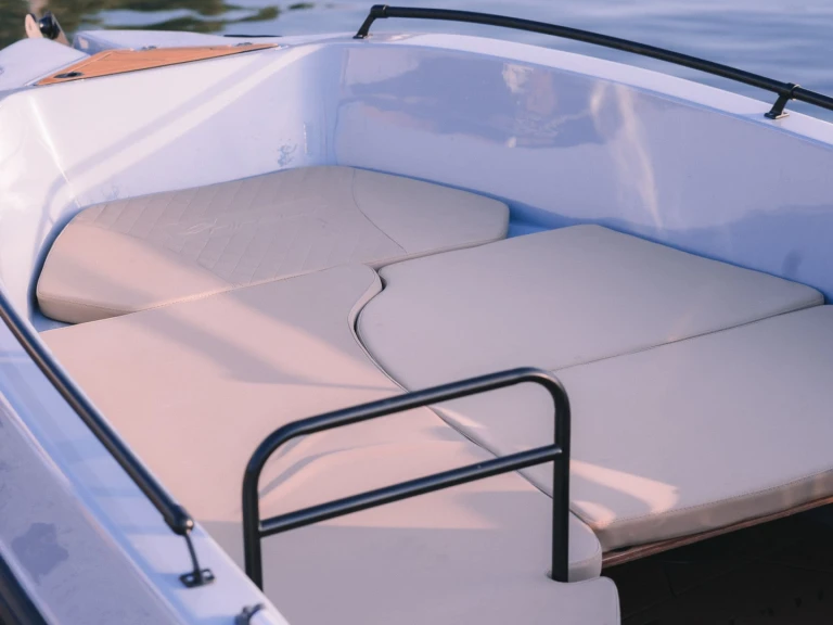 Ein Nireus Optima 490 mieten in Marina Aliki