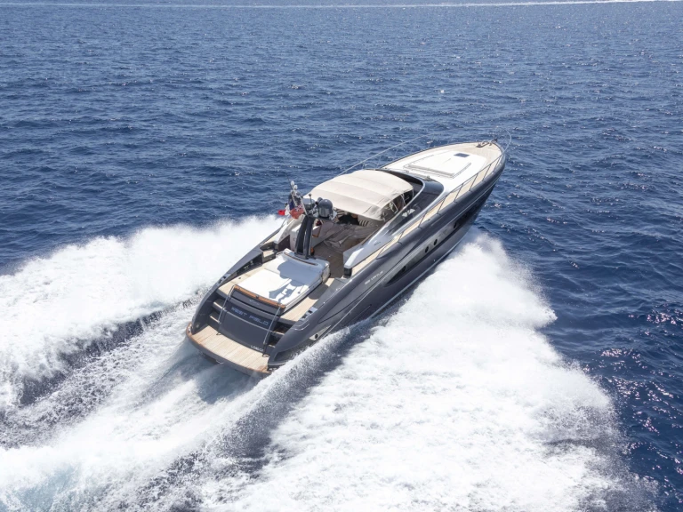 Vermietung Yacht Riva mit Führerschein