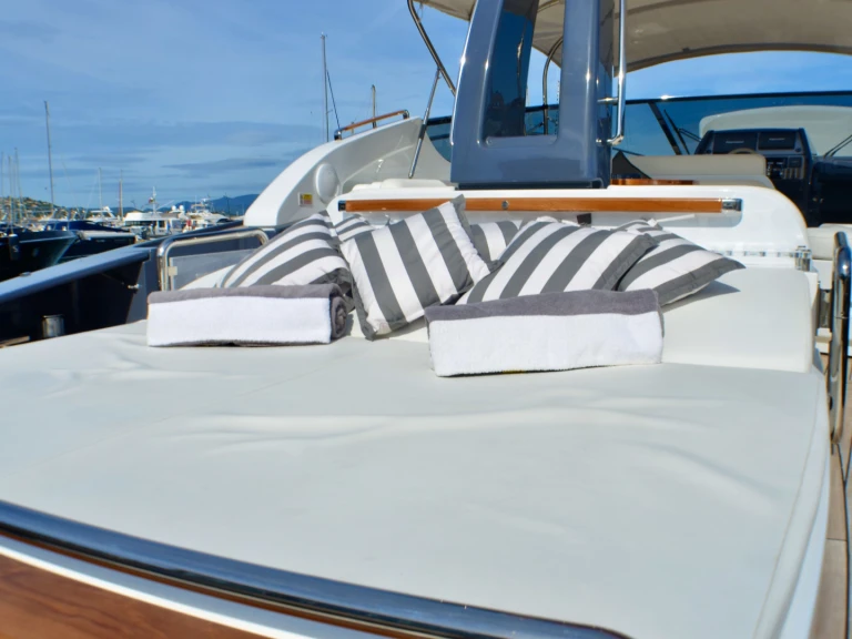 Ein Riva Virtus 63 mieten in Saint-Tropez