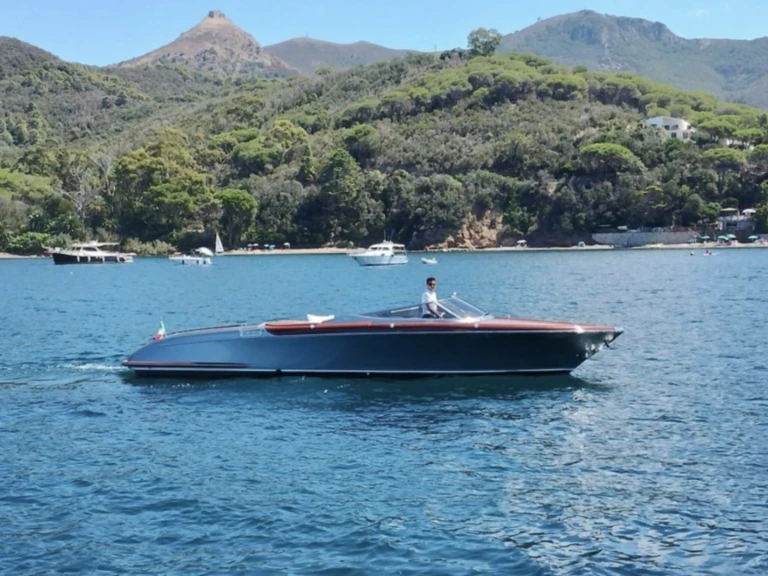Vermietung Motorboot Riva mit Führerschein
