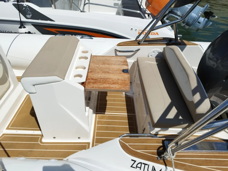 Vermietung Schlauchboot Capelli mit Führerschein