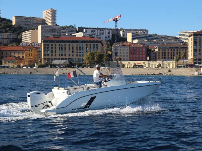 Ein Bénéteau Flyer 7 SPACEdeck mieten in Portimão