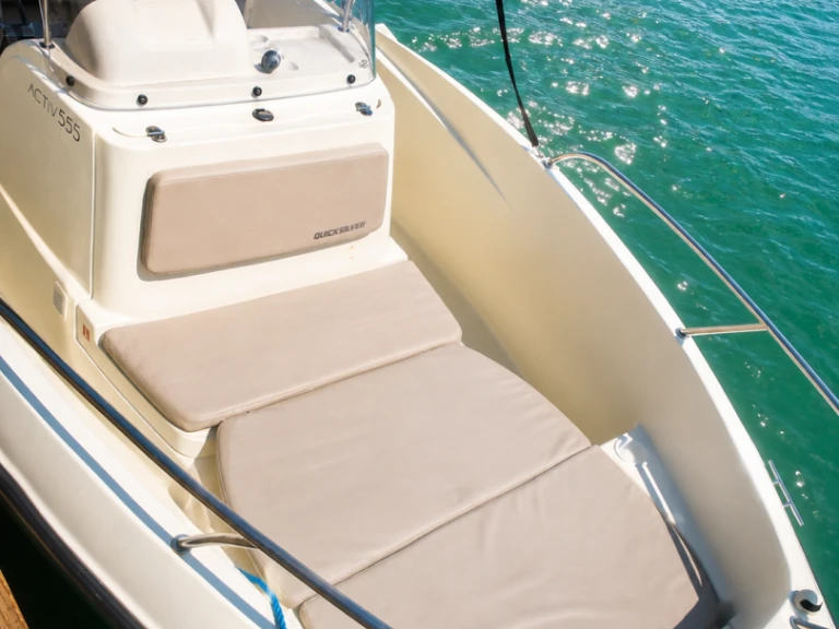 Quicksilver Activ 555 Open mieten Port-Camargue