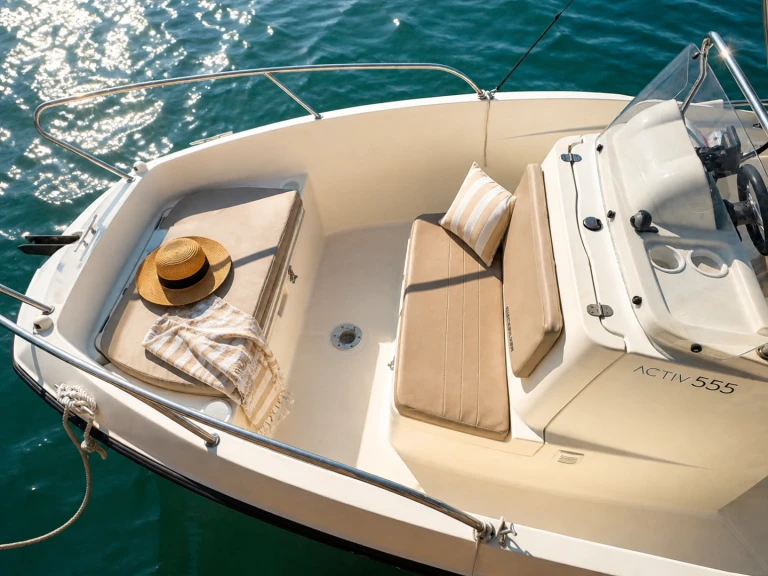 Ein Quicksilver Activ 555 Open mieten in Port-Camargue