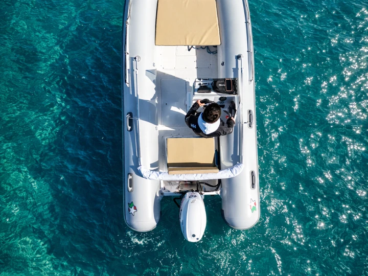 Novamarine RH460 mieten Villasimius