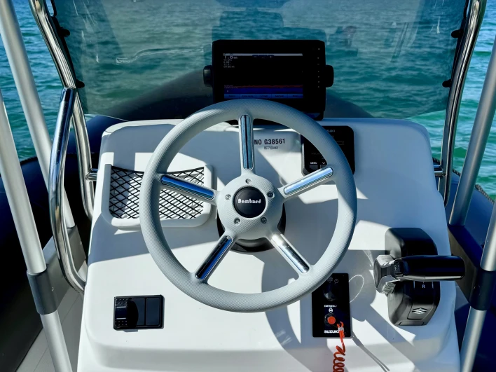 Motorboot mieten in Aix-les-Bains zum besten Preis