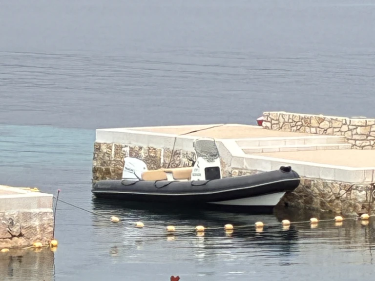 Ein Bombard Sunrider 650 mieten in La Napoule