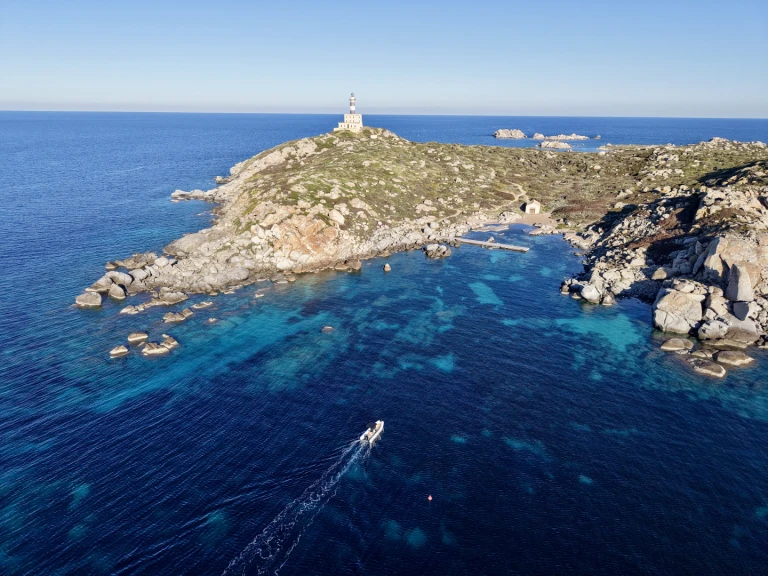 Ein Bwa California 550 mieten in Villasimius