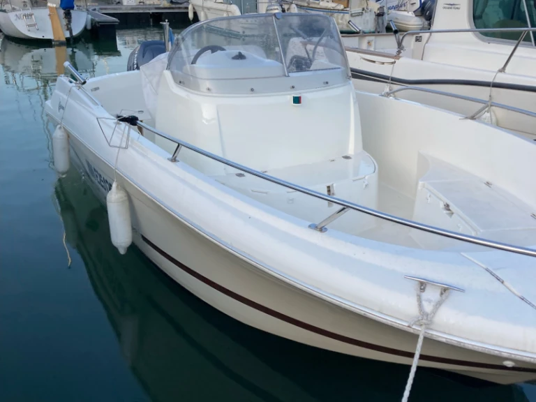 Motorboot mit oder ohne Skipper Jeanneau mieten in Royan