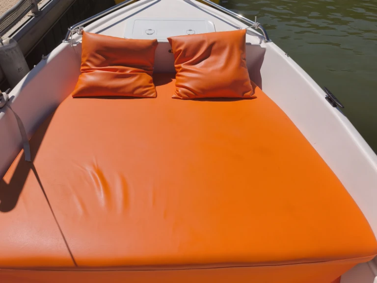 Naval plastica Livia 450 mieten Istres