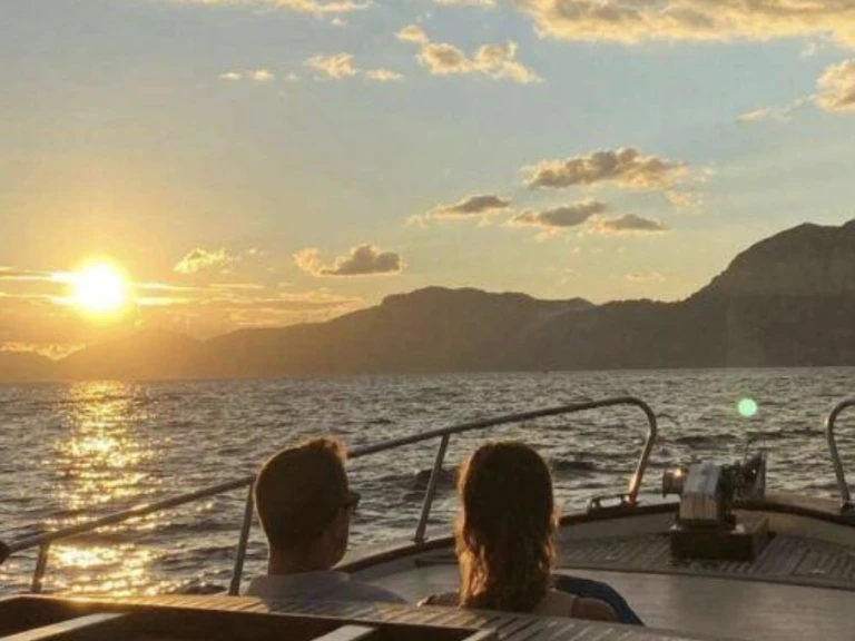 Boot mieten Cagliari günstig Regal 2660 Commodore