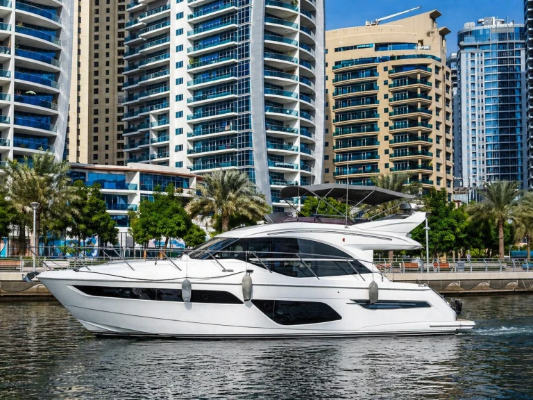 YachtCharter in Dubai Marina - Custom 34 MY auf SamBoat