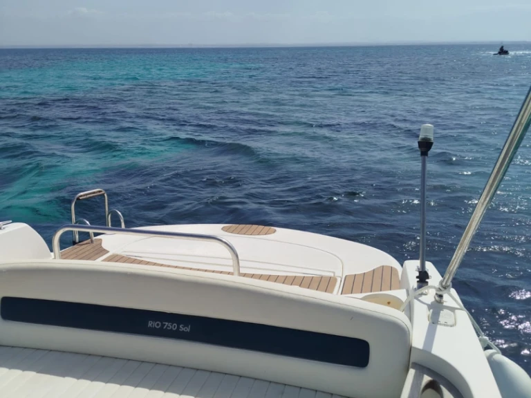 Vermietung Motorboot Rio mit Führerschein