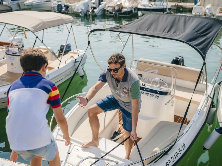 Motorboot mit oder ohne Skipper Karel mieten in Benalmádena