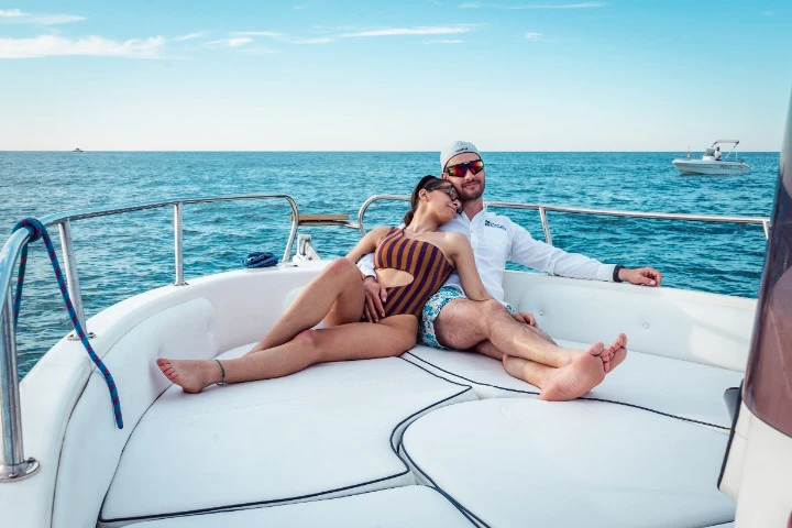 Ein Blu-Blu 670 GT mieten in Monopoli
