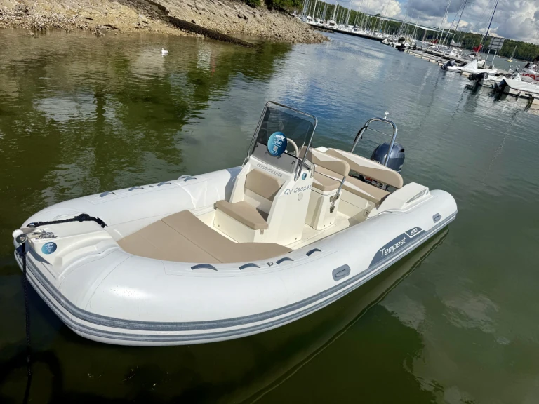 Vermietung Schlauchboot Capelli mit Führerschein